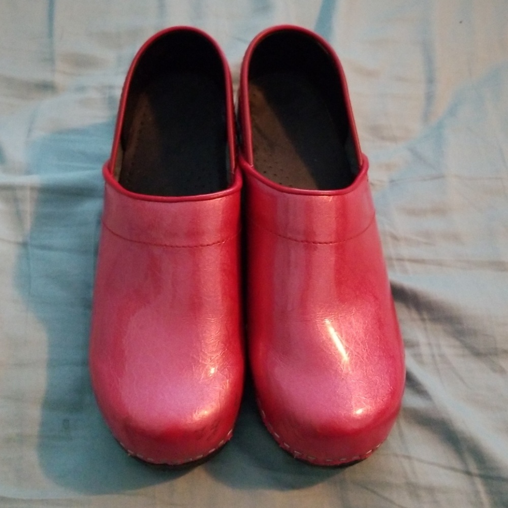 Pink Sanita Clogs size 8/39
